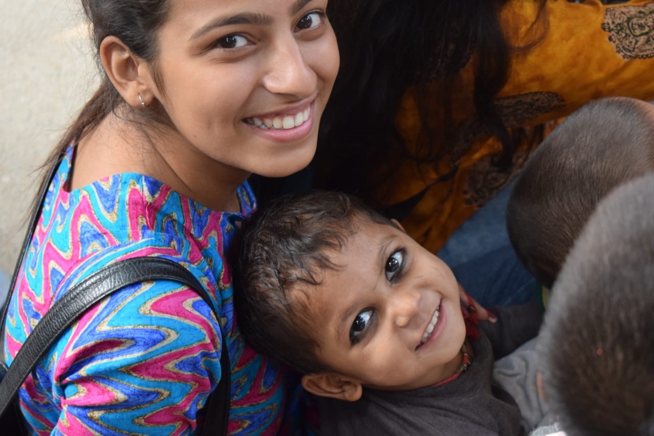 Volunteer and child Nanhe Pakshi 5